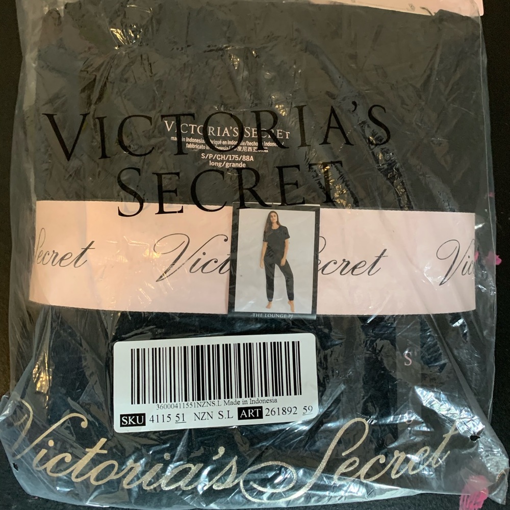 Victoria’s Secret long lounge Logo PJs